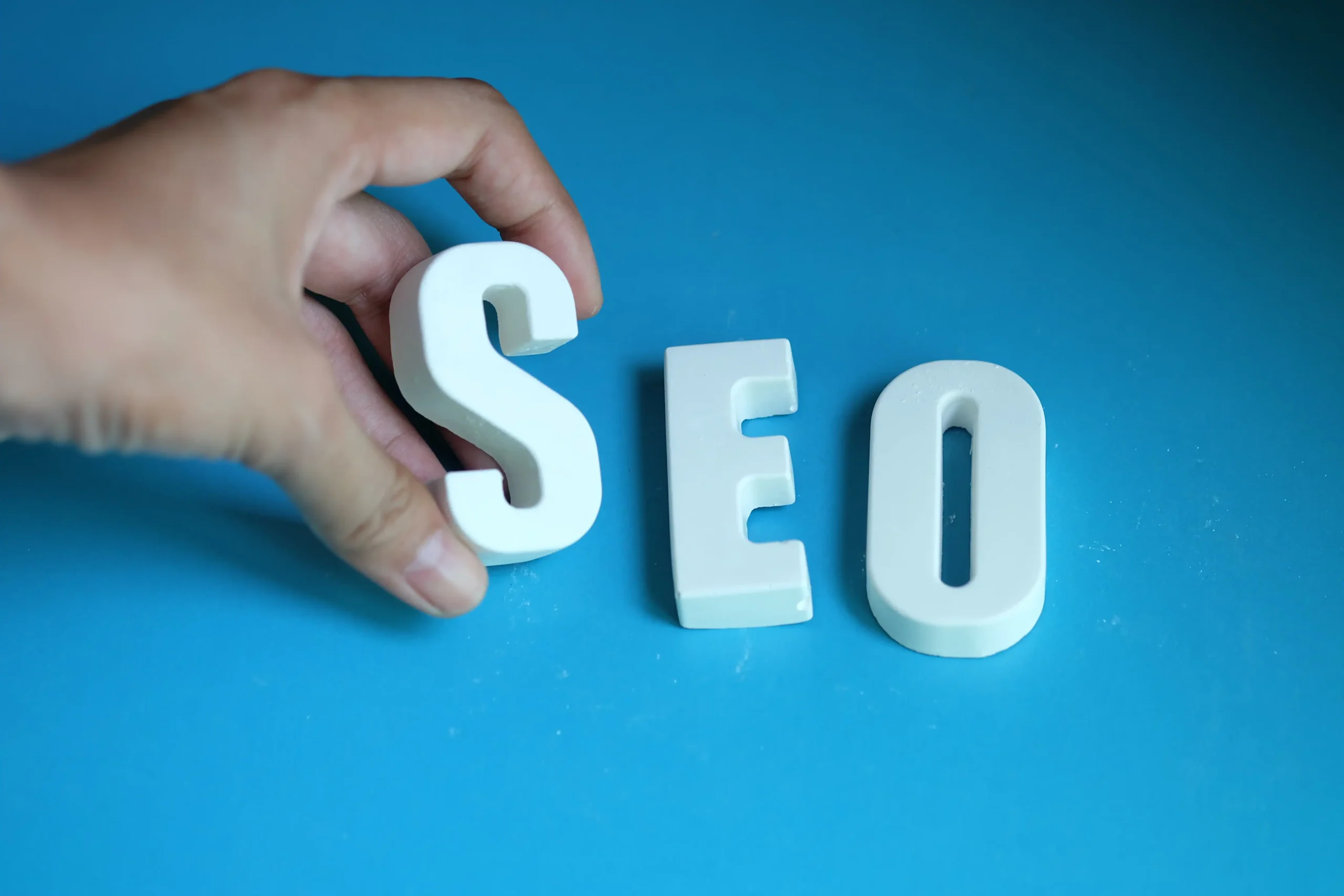 white letters seo for blog